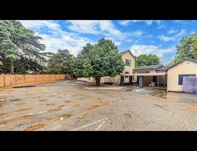 887M² OFFICE FOR SALE IN FERNDALE